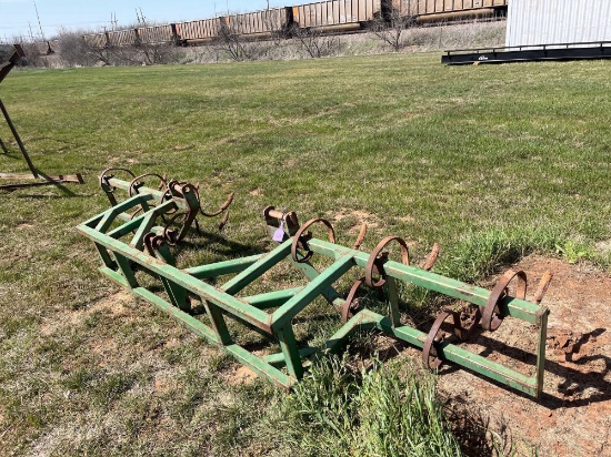 12 FT TRACK SCRATCHER