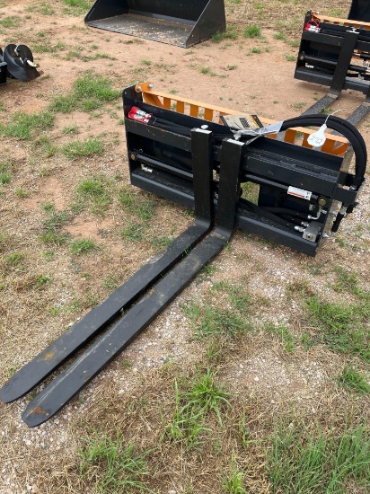 Serial No. ZWB202503125-44 Product Name Pallet Fork Hydraulic Adjustable Brand WOLVERINE Year 2025