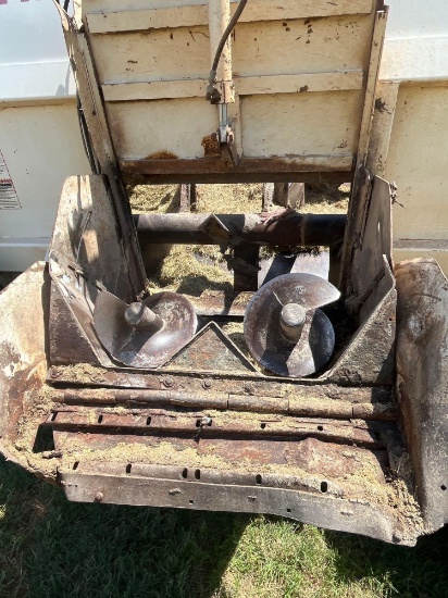 INTERNATIONAL FEED MIXING TRUCK