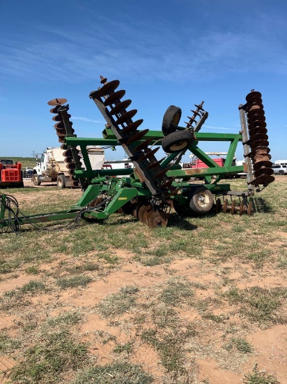 JOHN DEERE DISC HARROW 26FT 9'' SPACING NEEDS WHEELS
