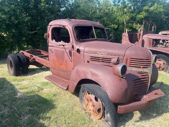 EARLY 1940s DODGE DUALLY CAB & CHASSIS