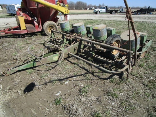 John Deere 494A 4 Row Planter 38" Rows
