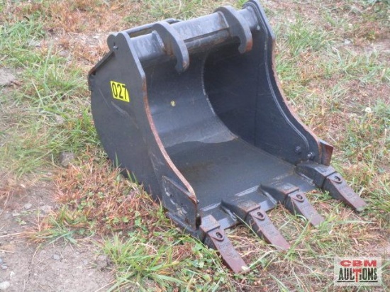 New 20" Bobcat Trachhoe Bucket X Change 1136464