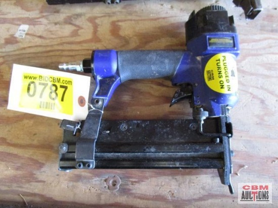 Central Pneumatic air nailer/ stapler 40116 works... *B