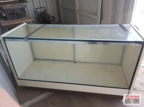 Set of 2 glass display cases BUYER RESPONSIBLE TO LOAD