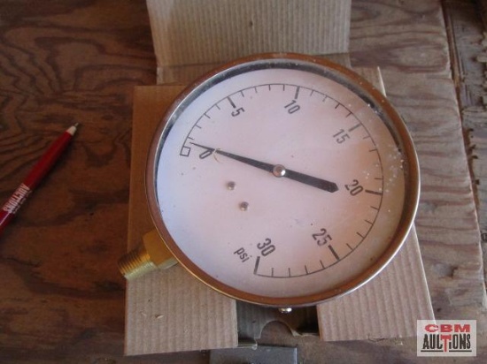 10 - 30 psi pressure gauge new in box...