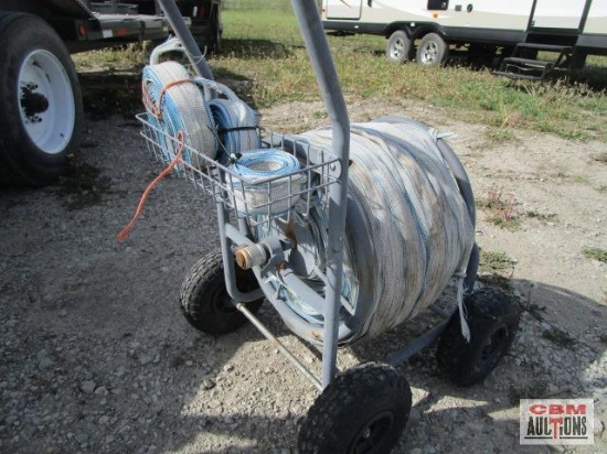 Electric fence with reel and 2 buckets of clips
