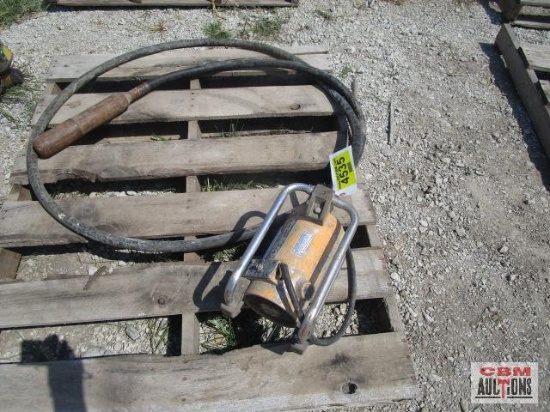 Oztec 32 concrete vibrator...works