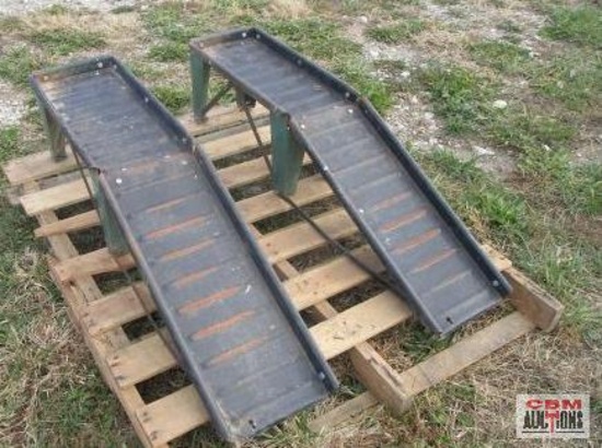 Pair of black car ramps, 9" tread width