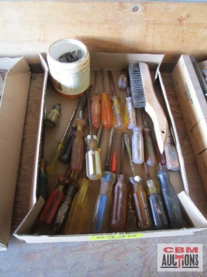 Flat of screwdrivers, wire brush and misc *C