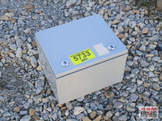 Metal tool box 11.75"x9.75"x8"