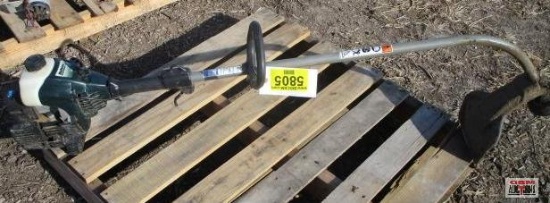 Bolens BL100 17" cut weedeater, 31 cc, curved shaft