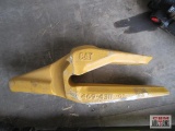CAT 469-4311: Two strap adapter center