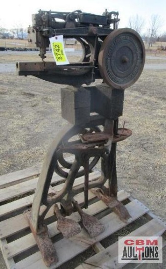 Leicester Antique Shoe Sewing Machine (Unknown)