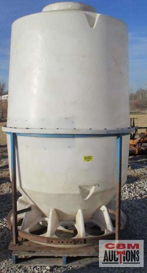 Upright Plastic Hog Feeder