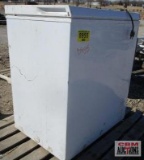 Idylis Chest Freezer 5 Cu Ft (Seller Said Works)