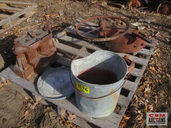 Assorted vintage metal decor, galvanized metal bucket, 1967 Missouri trailer license plate,twist