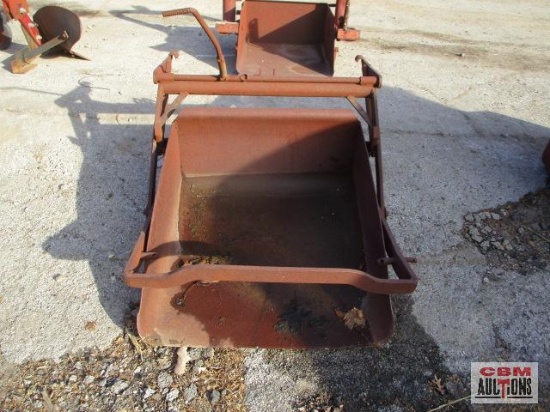 3pt 28" Dirt slip scoop