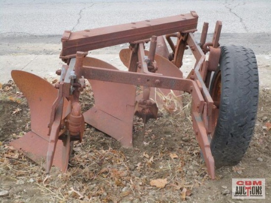 3 Bottom moldboard plow with IH quick hitch