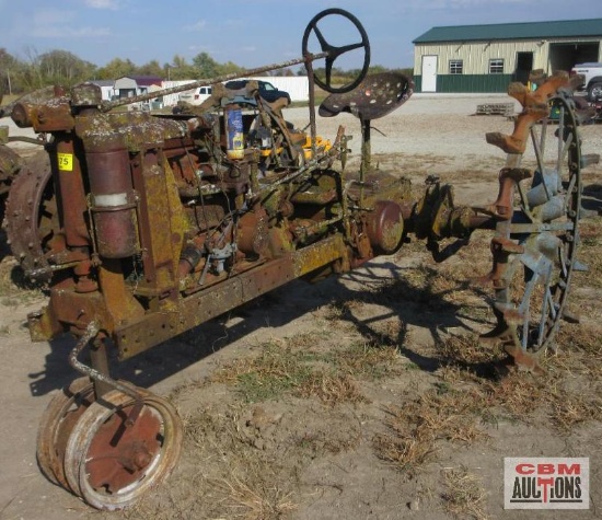 Farmall F12 Antique Tractor On Steel Wheels S#4818D (Parts Tractor)