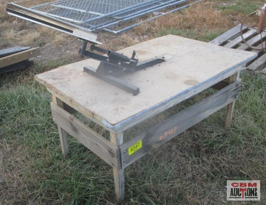 Trap Thrower Mounted On Table