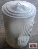Metal Trash Can w/ Lid...