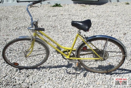 Yellow Schwinn Collegiate Bicycle *E28
