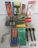 Hand Tool Assortment Wire Brushes, 3pc Offset Screwdrivers, 2pc Screwdrivers, Ice Scraper, 9pc Deep