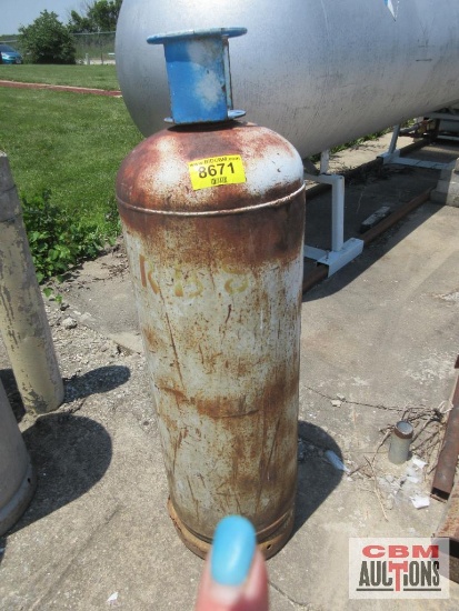 #100 LP Propane Tank *2