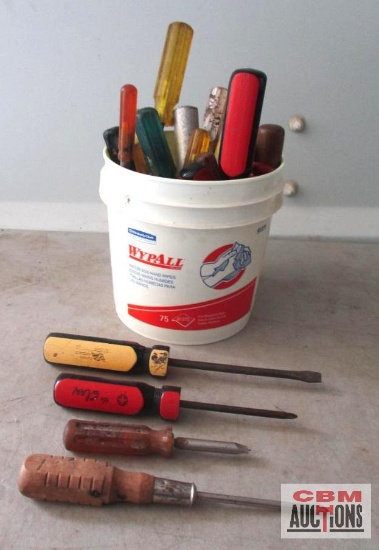 Bucket Of Assorted Screwdrivers *B10