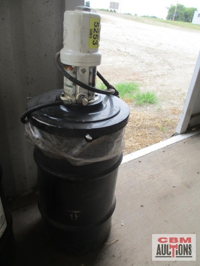 Grease Barrel And Graco Fire Ball 300 Air Pump Grease Gun *I