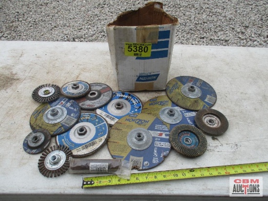 Box Of Grinding Disks & Wheel Brushes *E23