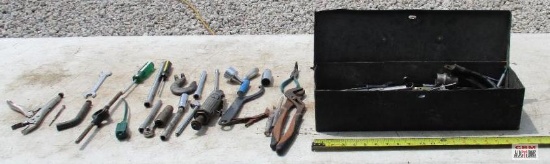 Metal Tool Box & Contents *E3