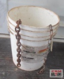 White 5 gal Bucket Of Chains *F4