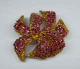 1950'S 18Kt GOLD 7Ct RUBY FLORAL RIBBON BROOCH 24.1 Gr.