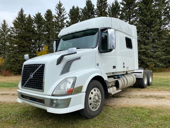 2014 Volvo D16 550HP T/A Truck Tractor