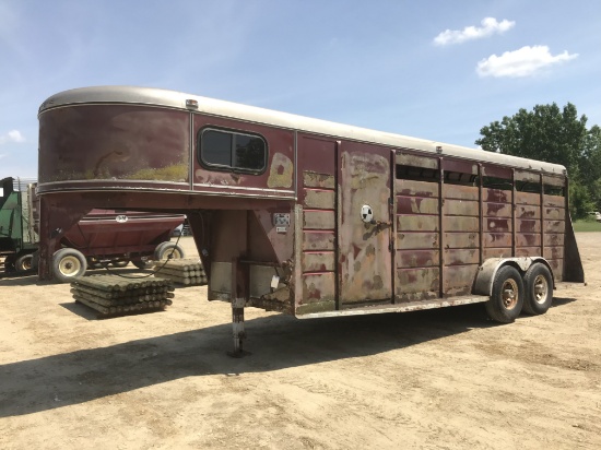 1991 Cm 22' Livestock Trailer