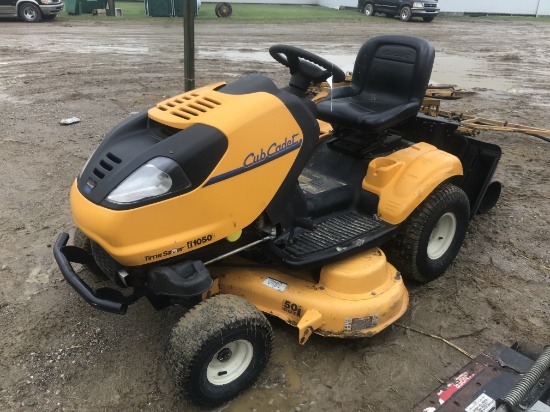 Cub Cadet 50" Riding Lawn Mower W/bagger Attachment