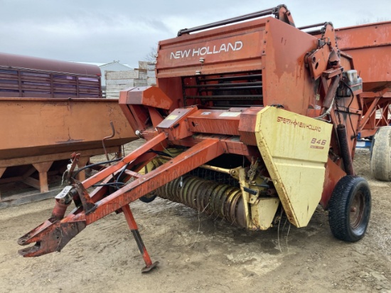 New Holland 846 Round Baler