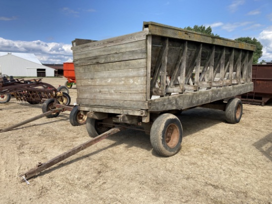 Green Chop Feed Wagon on Heavy Duty (Canada) Gear