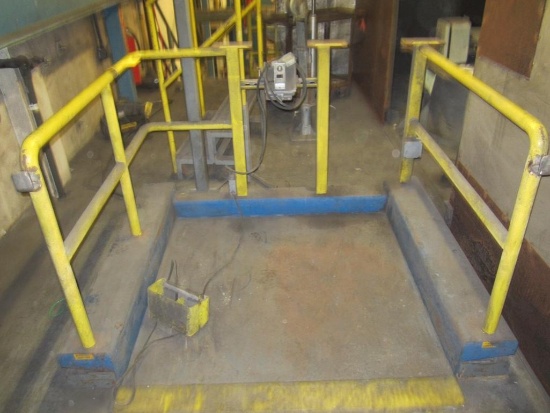 LIFT TABLE WITH SIDE RAILS