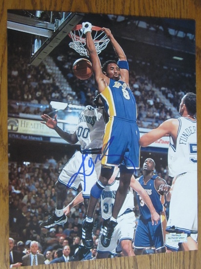 KOBE BRYANT LOS ANGELES LAKERS LEGEND AUTOGRAPHED 8X10 PHOTO HERITAGE CERTIFIED COA