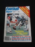 VINTAGE FOOTBALL DIGEST FEBRUARY 1977 THE MAKING OF AN NFL CENTER