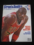 STREET & SMITH PRO BASKETBALL 1991-92 GUIDE MICHAEL JORDAN BULLS