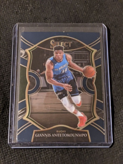 2020 Panini Select #54 Giannis Antetokounmpo Blue