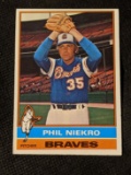 1976 TOPPS BASEBALL SET BREAK 435 PHIL NIEKRO BRAVES