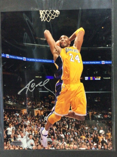 KOBE BRYANT SIGNED 8X10 PHOTO WITH IN PERSON COA LAKERS