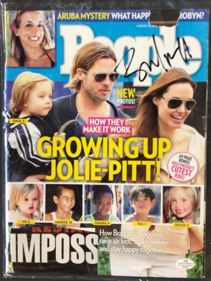 BRAD PITT SIGNED MAGAZINE WITH VS COA