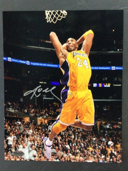 KOBE BRYANT SIGNED 8X10 PHOTO WITH IN PERSON COA LAKERS