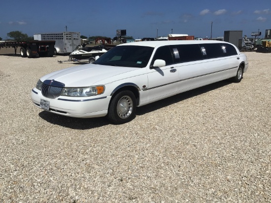 2001 Lincoln Limousine